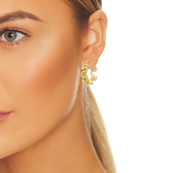 New 18K Gold Plated Ruffled Wave Hoop Earrings Textured Surface Hinge Closure - Picture 2 of 10